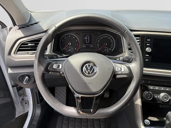 VOLKSWAGEN T-Roc (2021) — foto 2 van 21