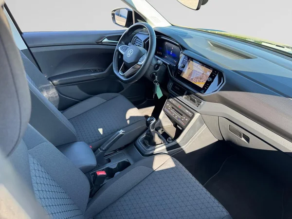 VOLKSWAGEN T-Cross (2023) — foto 10 van 16