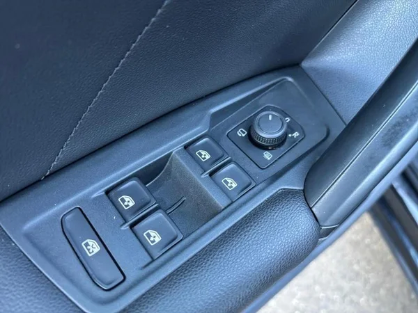 VOLKSWAGEN Tiguan (2022) — foto 16 van 30