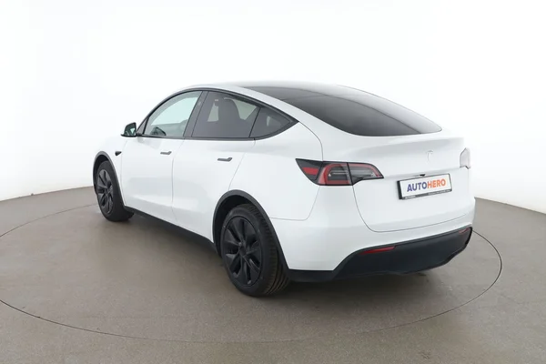 Tesla Model Y (2024) — foto 10 van 16