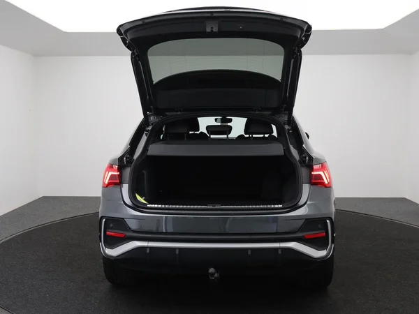 AUDI Q3 Sportback PHEV (2024) — foto 8 van 29