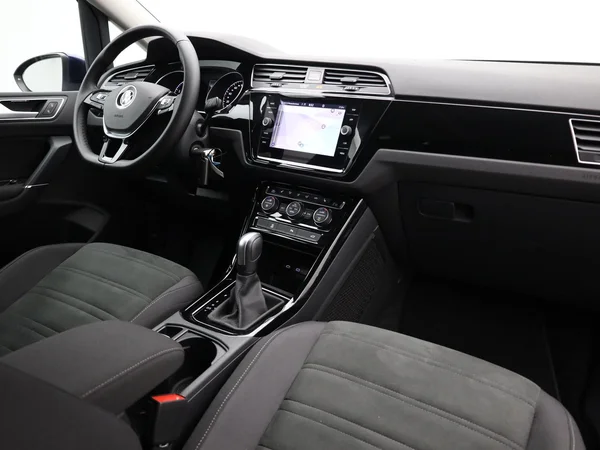 VOLKSWAGEN Touran (2022) — foto 15 van 21