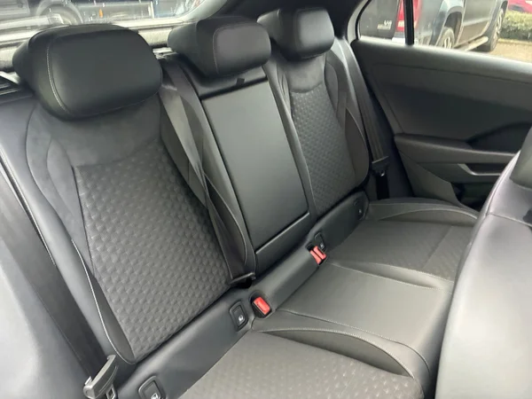 VOLKSWAGEN T-Roc (2025) — foto 14 van 24