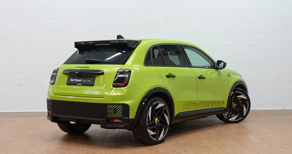 Abarth 600e (2025) — foto 23 van 32