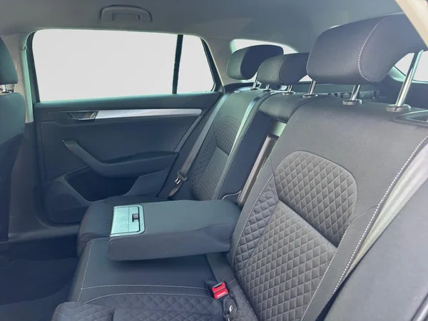SKODA Superb Combi (2024) — foto 10 van 18