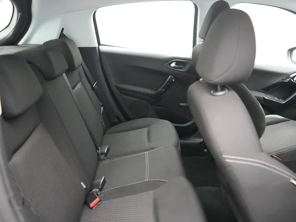 PEUGEOT 208 (2016) — foto 6 van 21