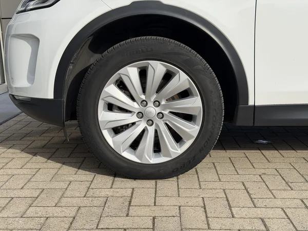 Land Rover Discovery Sport (2021) — foto 18 van 25