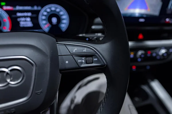 Audi A4 (2023) — foto 18 van 33