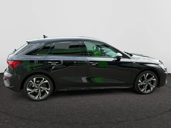 AUDI A3 Sportback (2023) — foto 13 van 23