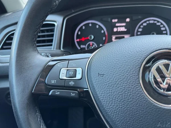 VOLKSWAGEN T-Roc (2019) — foto 9 van 30