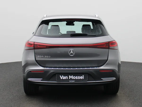 Mercedes-Benz EQA (2023) — foto 42 van 45