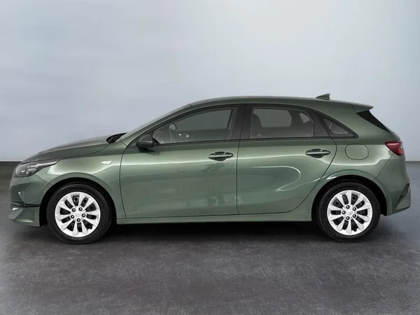 KIA Ceed (2023) — foto 13 van 17