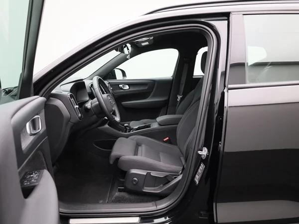 Volvo XC40 (2023) — foto 39 van 39