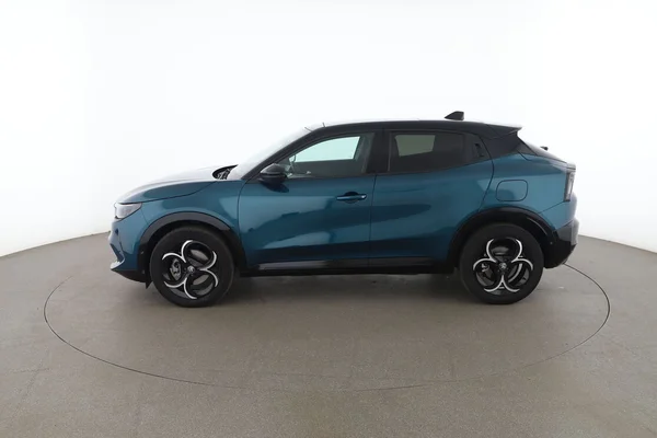Alfa Romeo Junior (2025) — foto 9 van 16