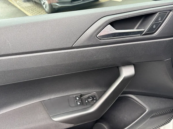 VOLKSWAGEN Polo (2017) — foto 5 van 18