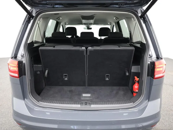 VOLKSWAGEN Touran (2023) — foto 3 van 23