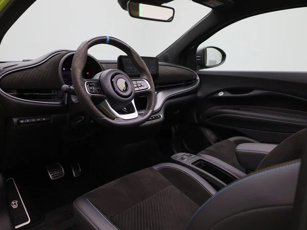 Fiat 500C (2023) — foto 28 van 48