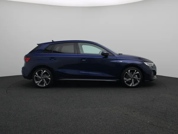 AUDI A3 Sportback PHEV (2025) — foto 12 van 16