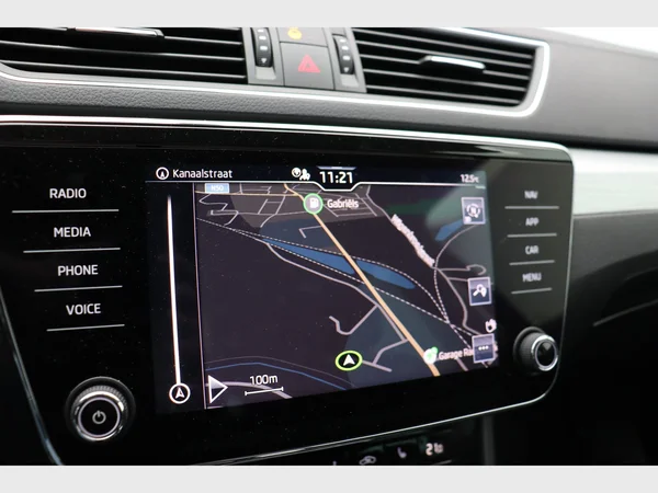 SKODA Superb Combi (2022) — foto 9 van 27