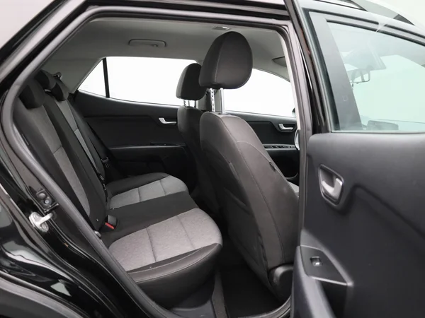 Kia Stonic (2023) — foto 26 van 38