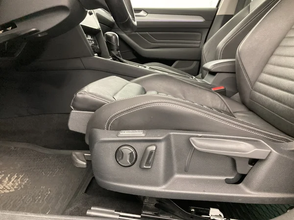 VOLKSWAGEN Passat Variant (2024) — foto 27 van 36