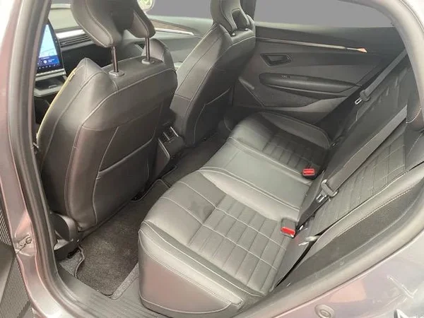 Renault Megane E-Tech (2022) — foto 2 van 14