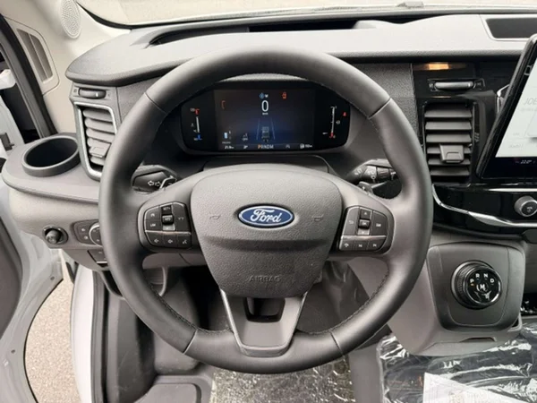 Ford Transit — foto 3 van 21