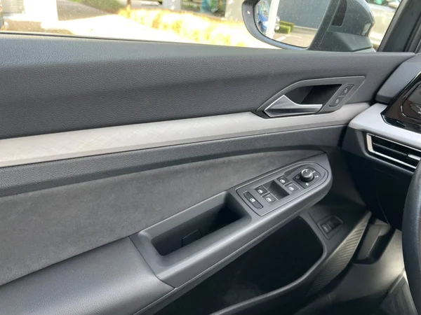 VOLKSWAGEN Golf VIII SW (2024) — foto 7 van 24