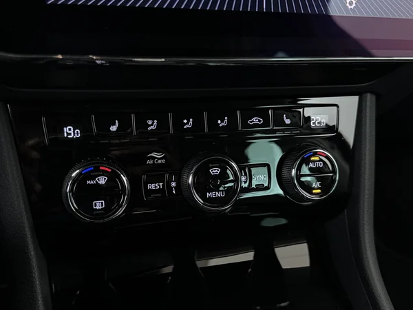 SKODA Superb (2019) — foto 17 van 28