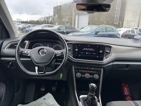VOLKSWAGEN T-Roc (2018) — foto 15 van 22