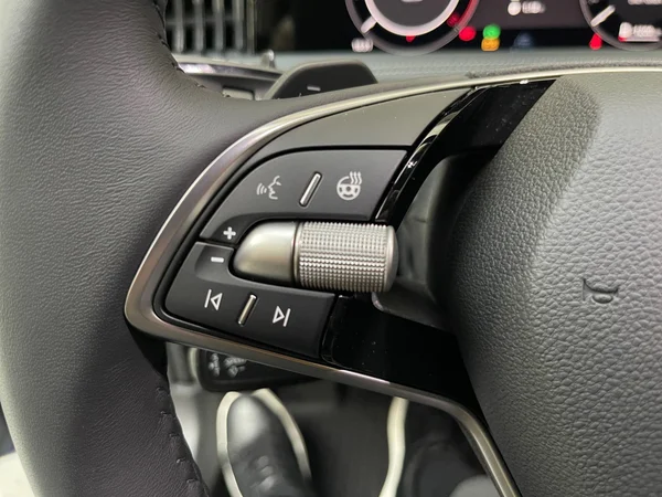 SKODA Superb Combi (2025) — foto 2 van 19
