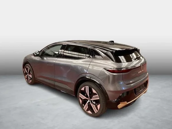 Renault Megane E-Tech (2022) — foto 13 van 14