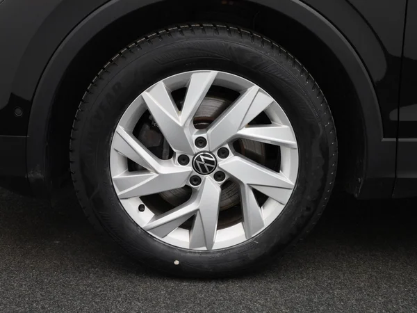 Volkswagen Tiguan (2021) — foto 8 van 41