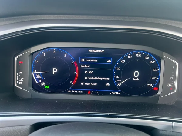 VOLKSWAGEN T-Roc (2022) — foto 17 van 24