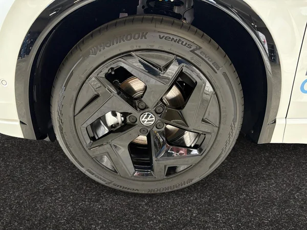 VOLKSWAGEN Tiguan (2026) — foto 12 van 15