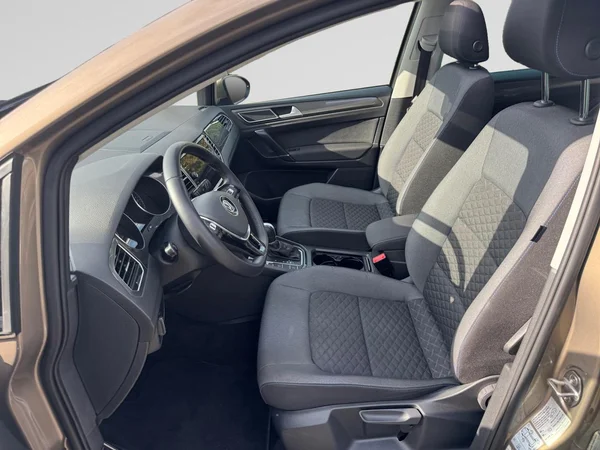 VOLKSWAGEN Golf Sportsvan (2018) — foto 13 van 22