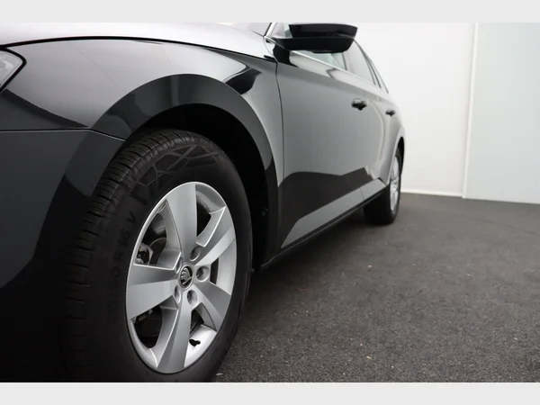 SKODA Superb Combi (2022) — foto 3 van 27
