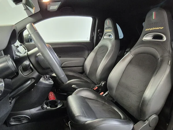 Abarth 595 (2021) — foto 13 van 22