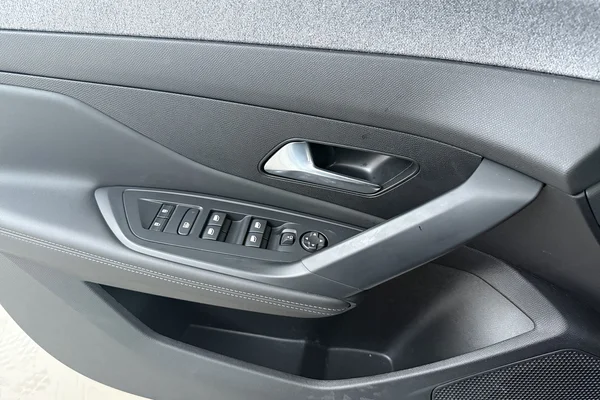 Peugeot 308 SW (2024) — foto 8 van 18