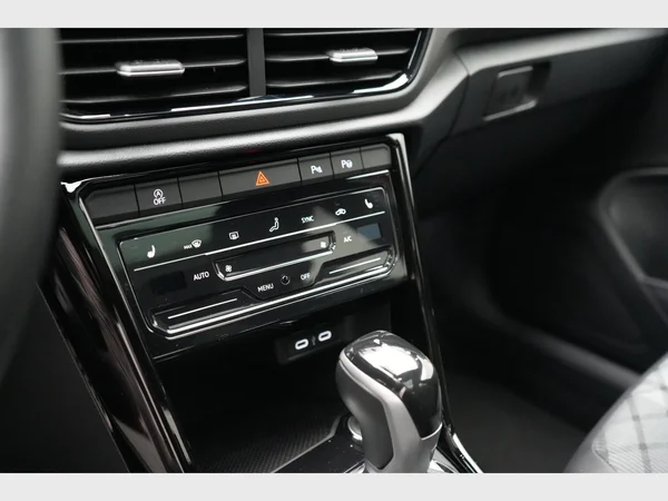 VOLKSWAGEN T-Roc (2024) — foto 20 van 22