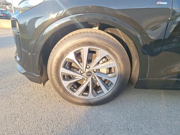 AUDI Q6 e-tron (2026) — foto 15 van 24