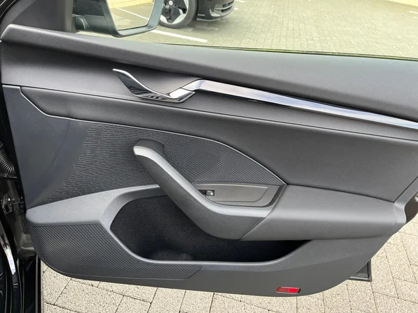 SKODA Octavia Combi (2024) — foto 11 van 20