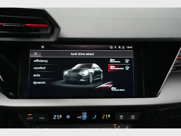 AUDI RS3 Sedan (2023) — foto 13 van 36