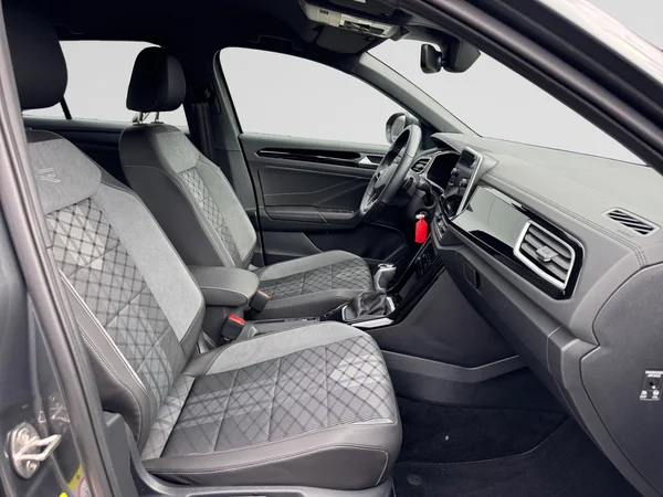 VOLKSWAGEN T-Roc (2022) — foto 4 van 24