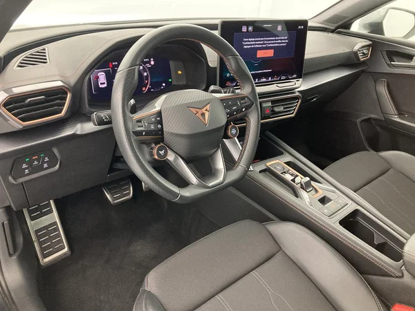 CUPRA Leon ST (2025) — foto 9 van 36