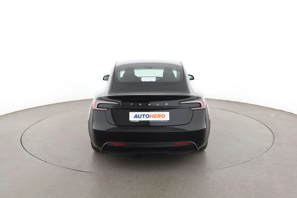 Tesla Model 3 (2024) — foto 11 van 16