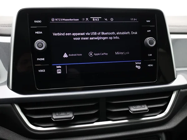 VOLKSWAGEN T-Roc (2022) — foto 13 van 22
