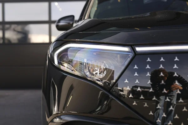 Mercedes-Benz EQB (2025) — foto 3 van 39