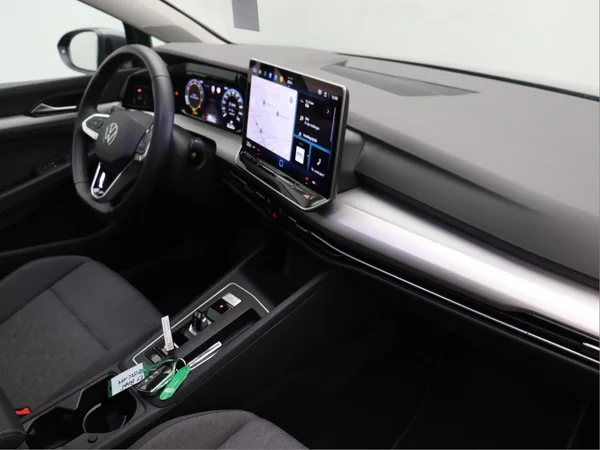 VOLKSWAGEN Golf VIII SW (2025) — foto 9 van 14