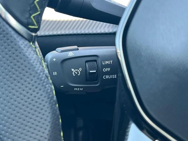 PEUGEOT 208 Dsl (2023) — foto 9 van 24
